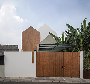 <span>RV House</span><i>→</i>